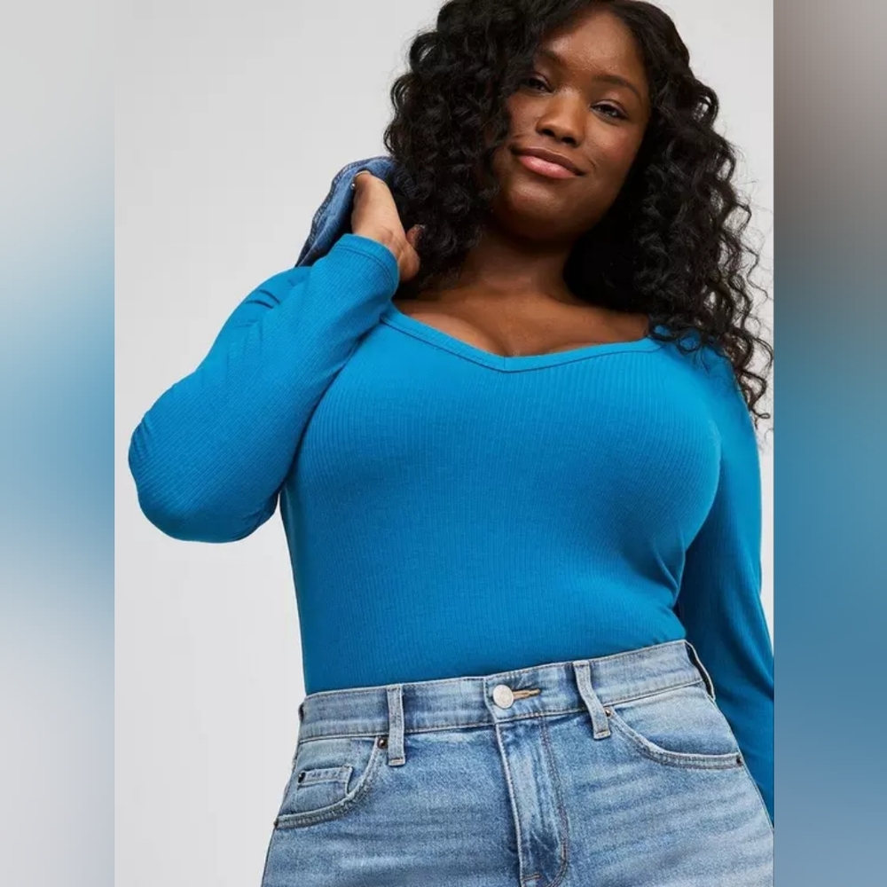 Torrid 💖NWT💖 Blue Size 3 Ribbed V-Neck Longsleeve Top